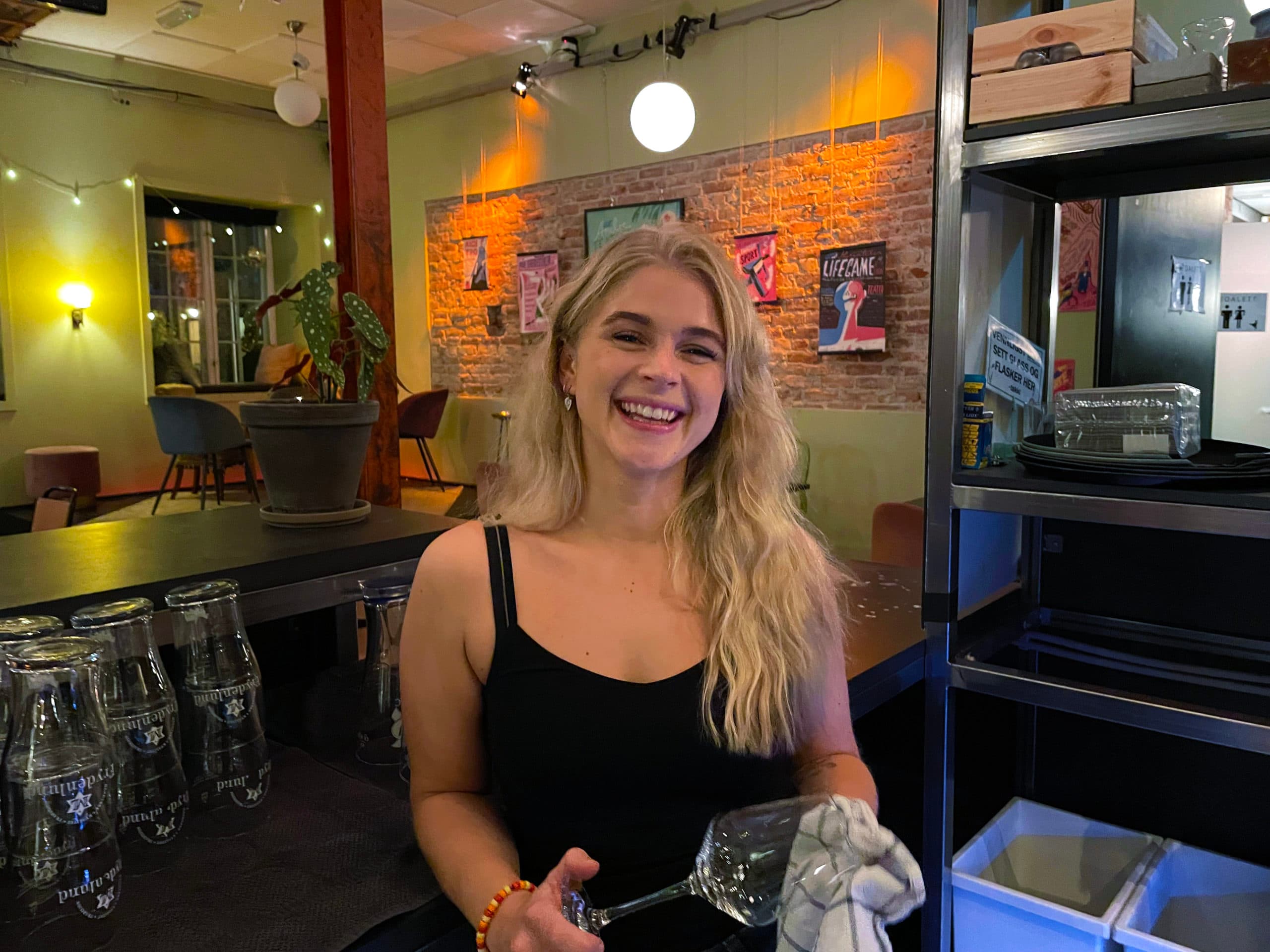 Julie Sørensen Molvik i bar